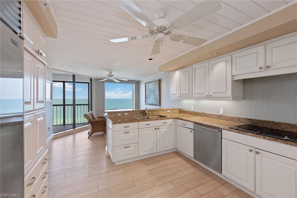 CARLYSLE AT BAY COLONY - Residential