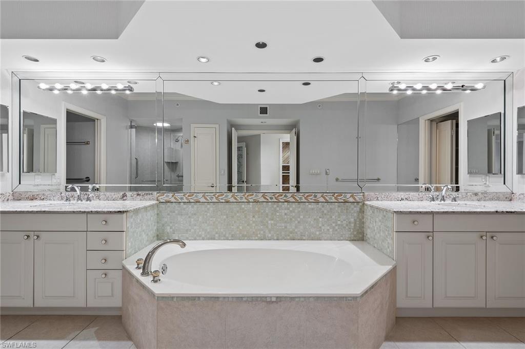 CARLYSLE AT BAY COLONY - Residential