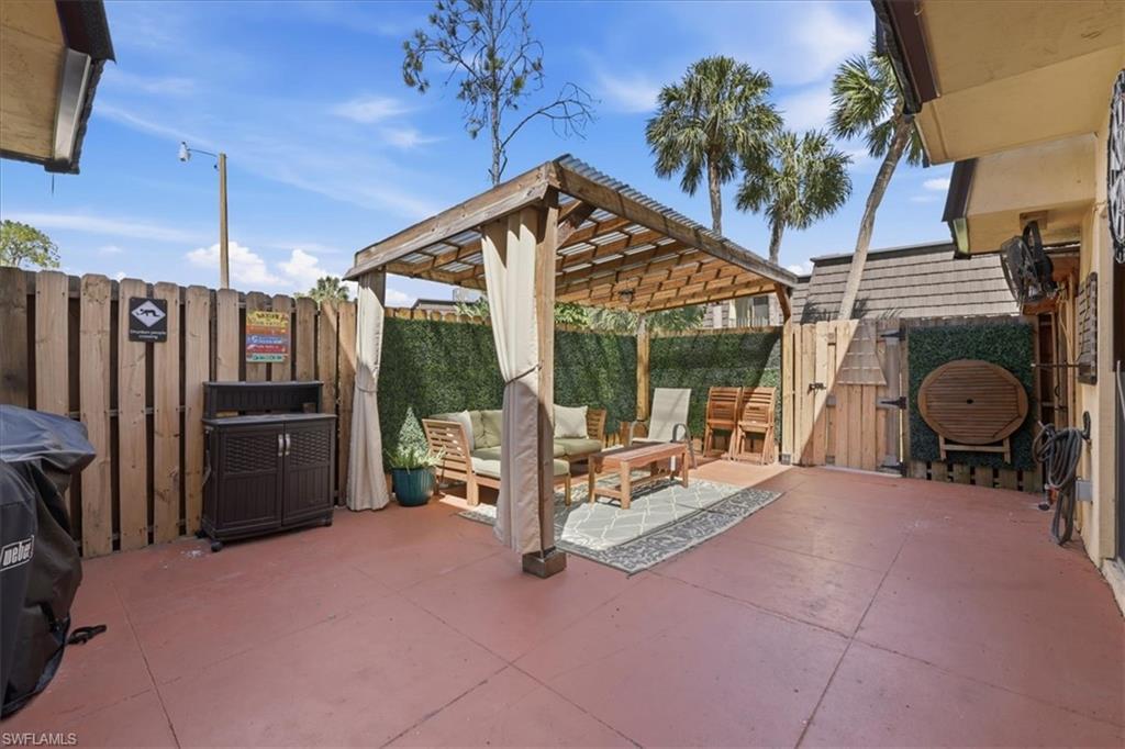 PARKWOODS TOWNHOUSE COMMUNITY - Residential