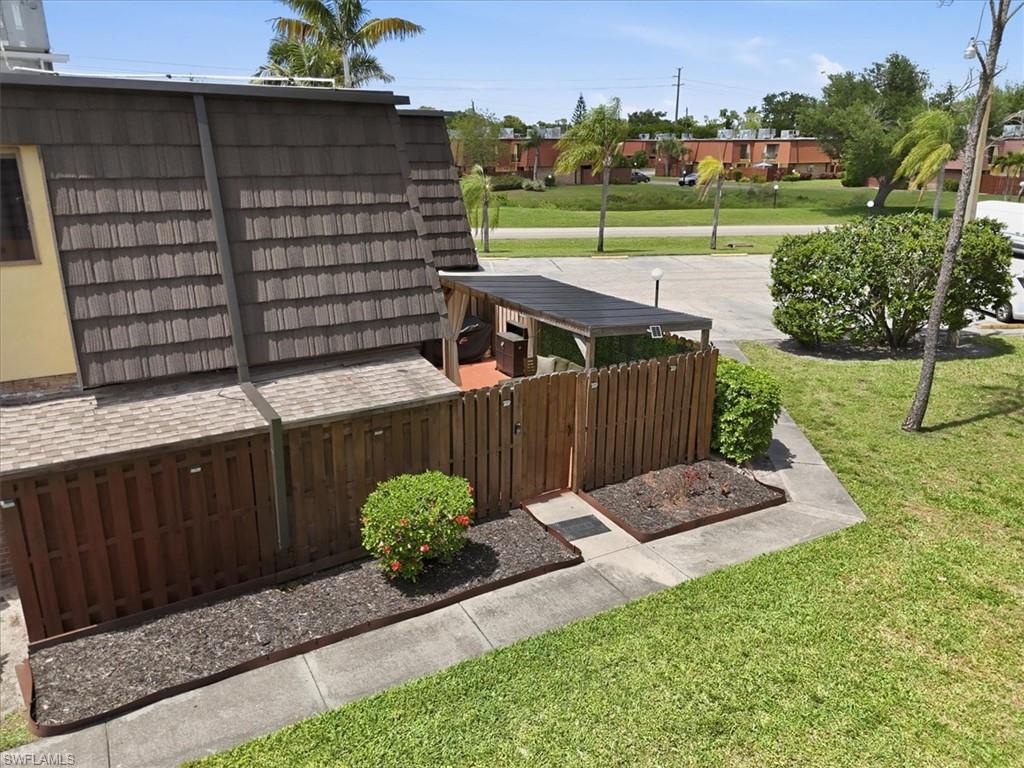 PARKWOODS TOWNHOUSE COMMUNITY - Residential