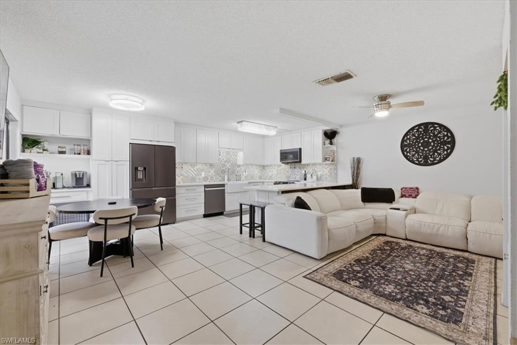 PARKWOODS TOWNHOUSE COMMUNITY - Residential