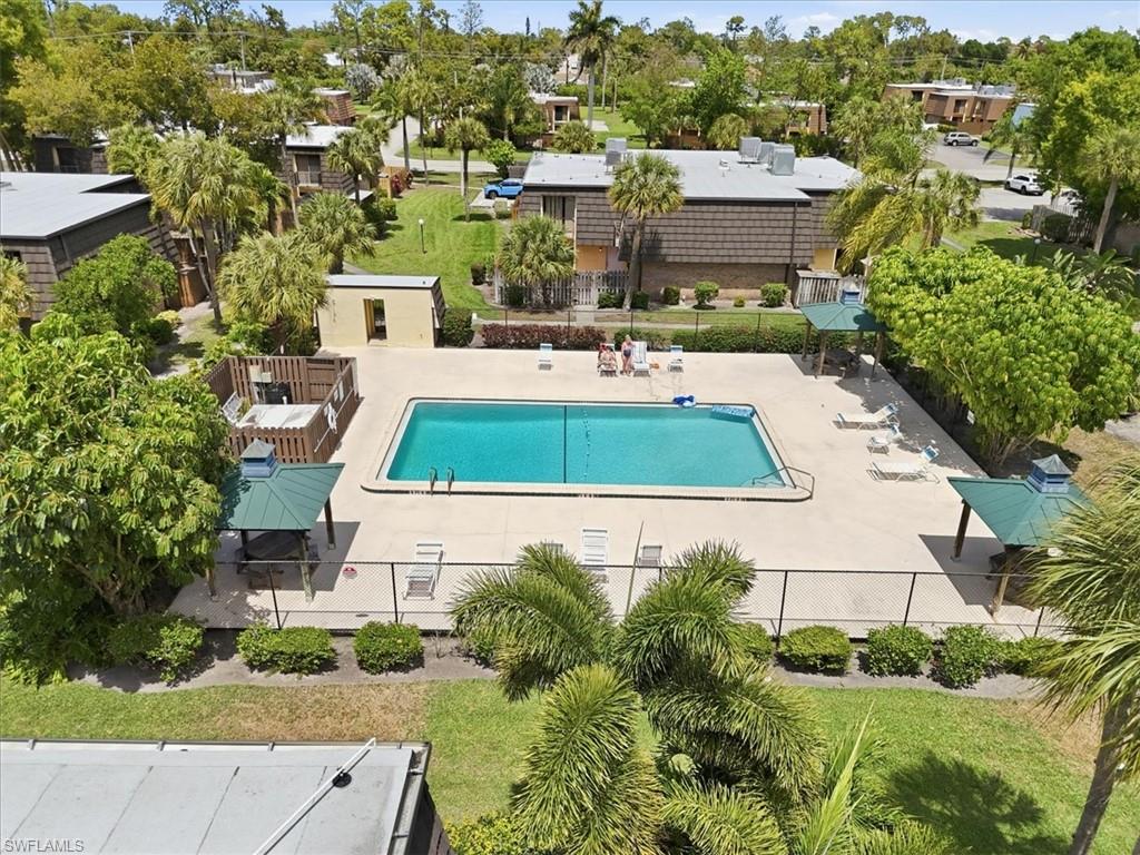 PARKWOODS TOWNHOUSE COMMUNITY - Residential