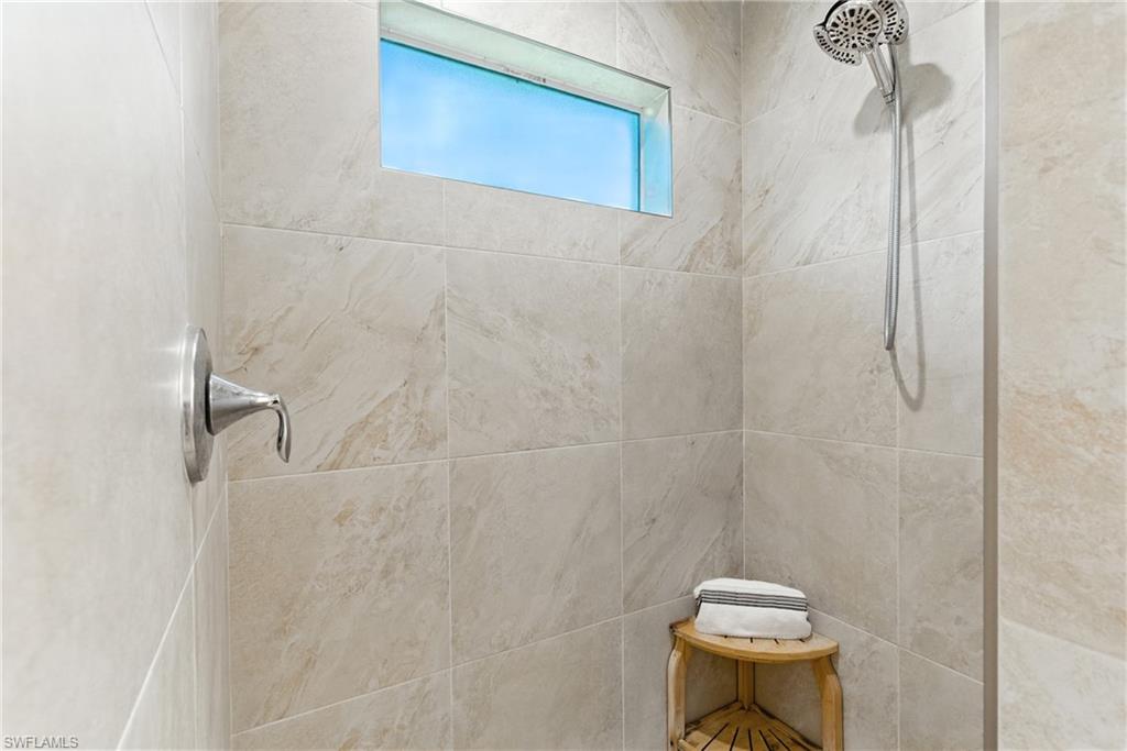 THE CAYS - Residential