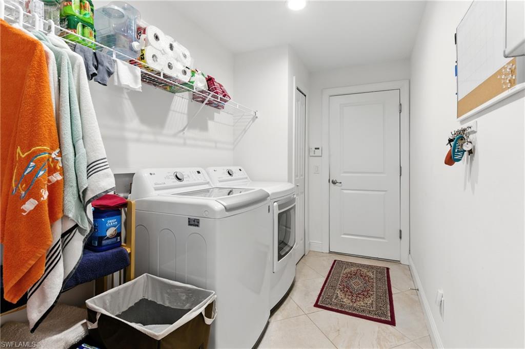 THE CAYS - Residential