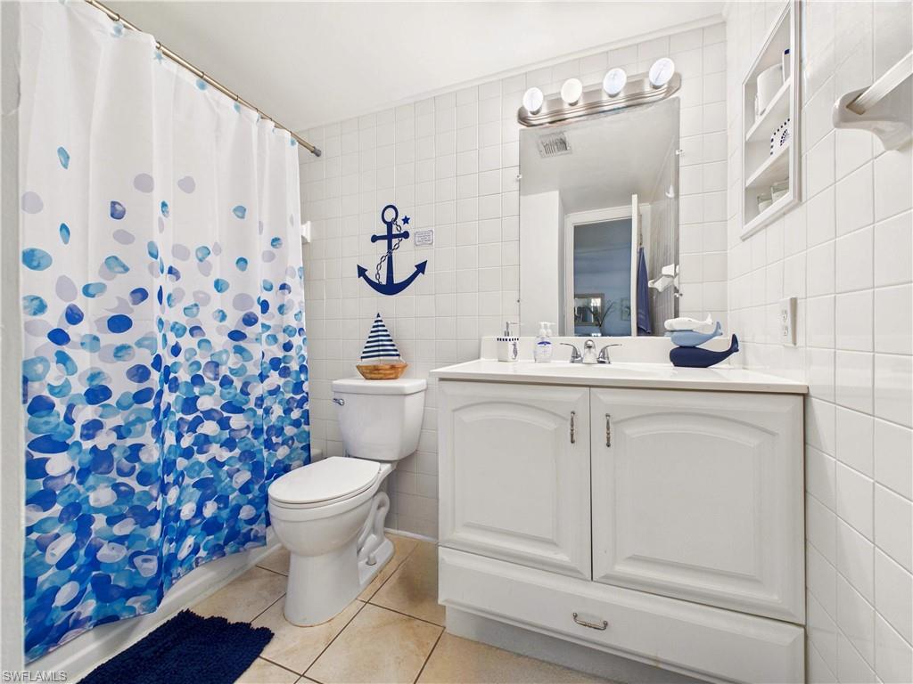 GLADES COUNTRY CLUB - Residential Lease