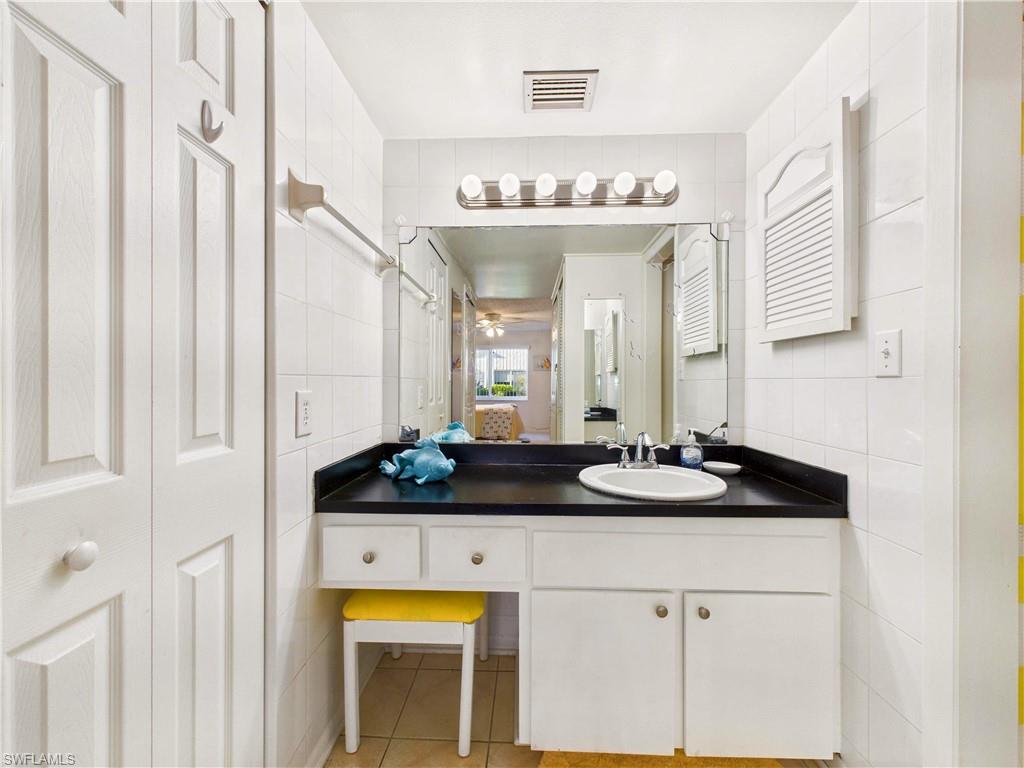 GLADES COUNTRY CLUB - Residential Lease