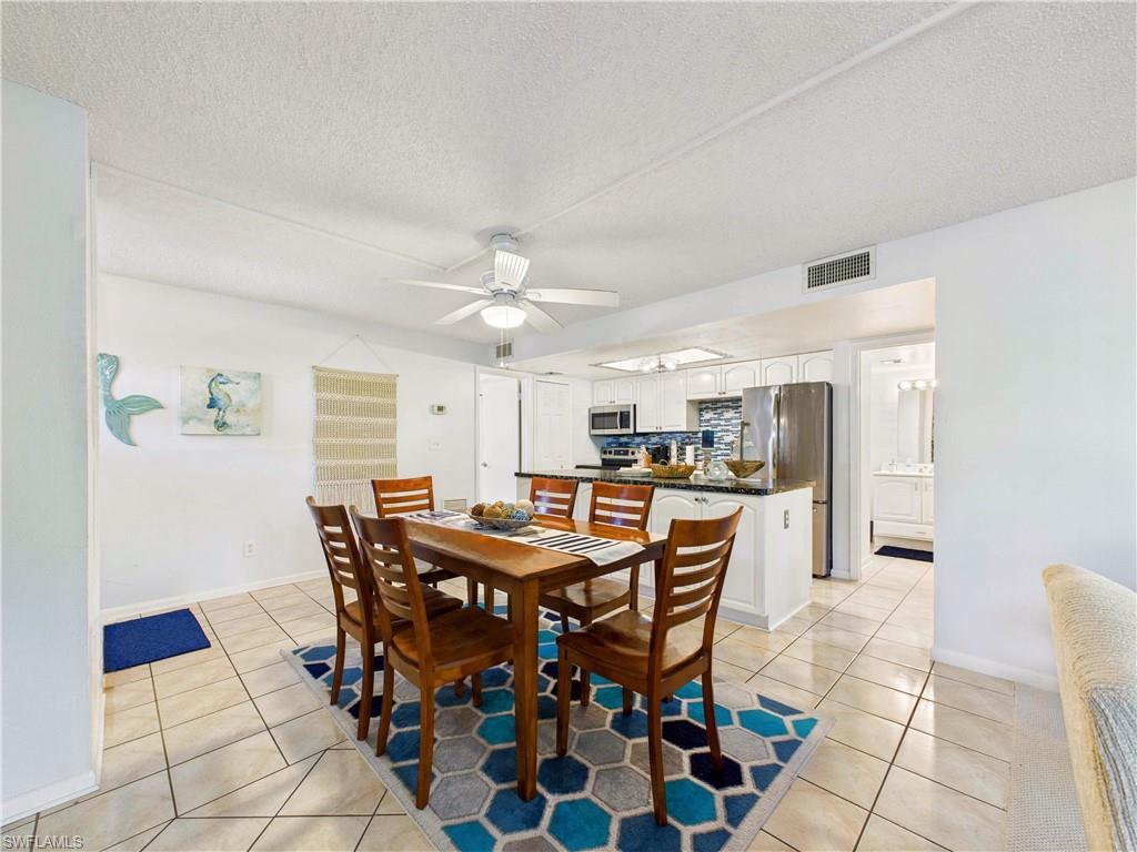 GLADES COUNTRY CLUB - Residential Lease