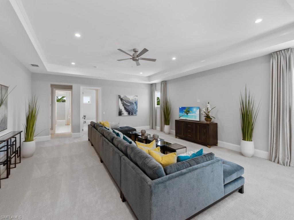 WINDWARD ISLE - Residential