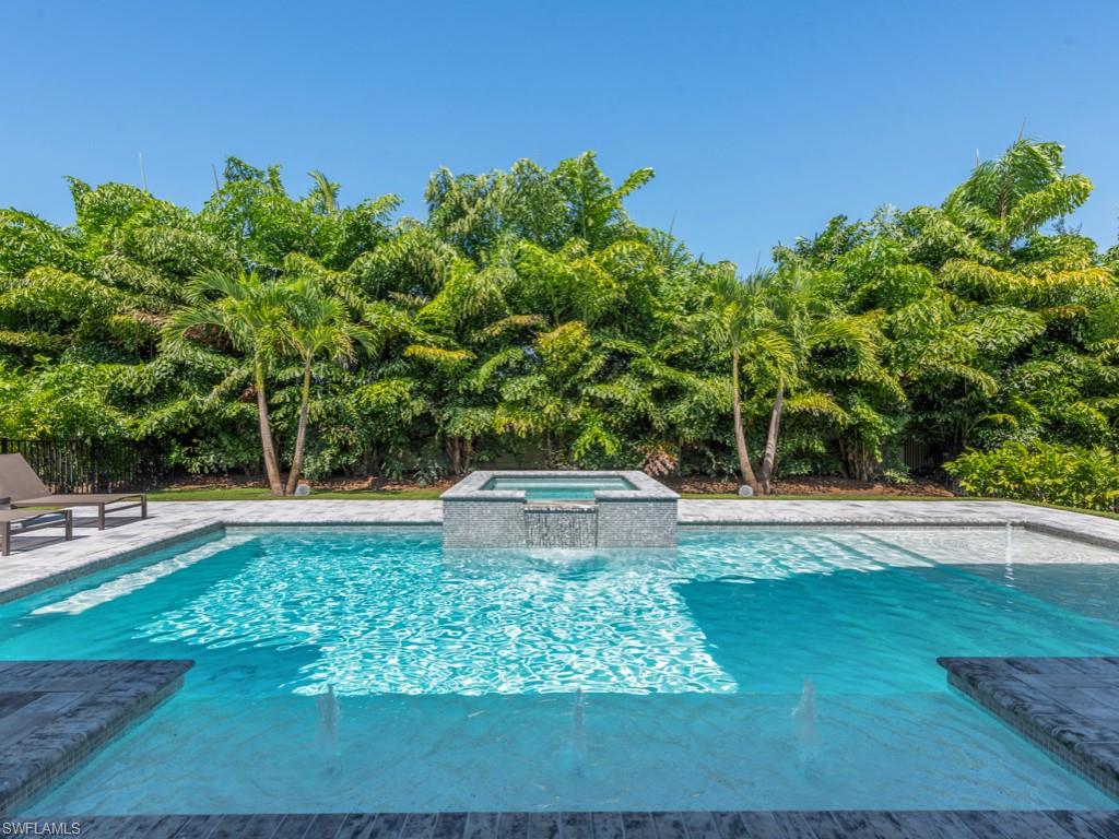 WINDWARD ISLE - Residential