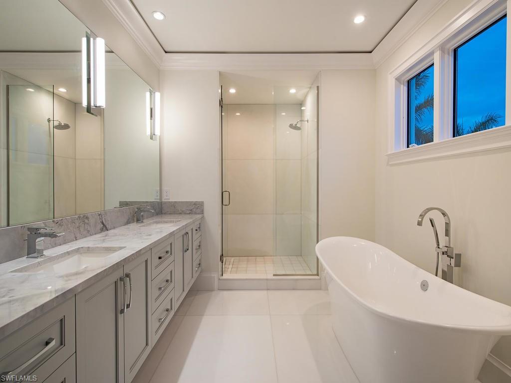 AQUALANE SHORES - Residential