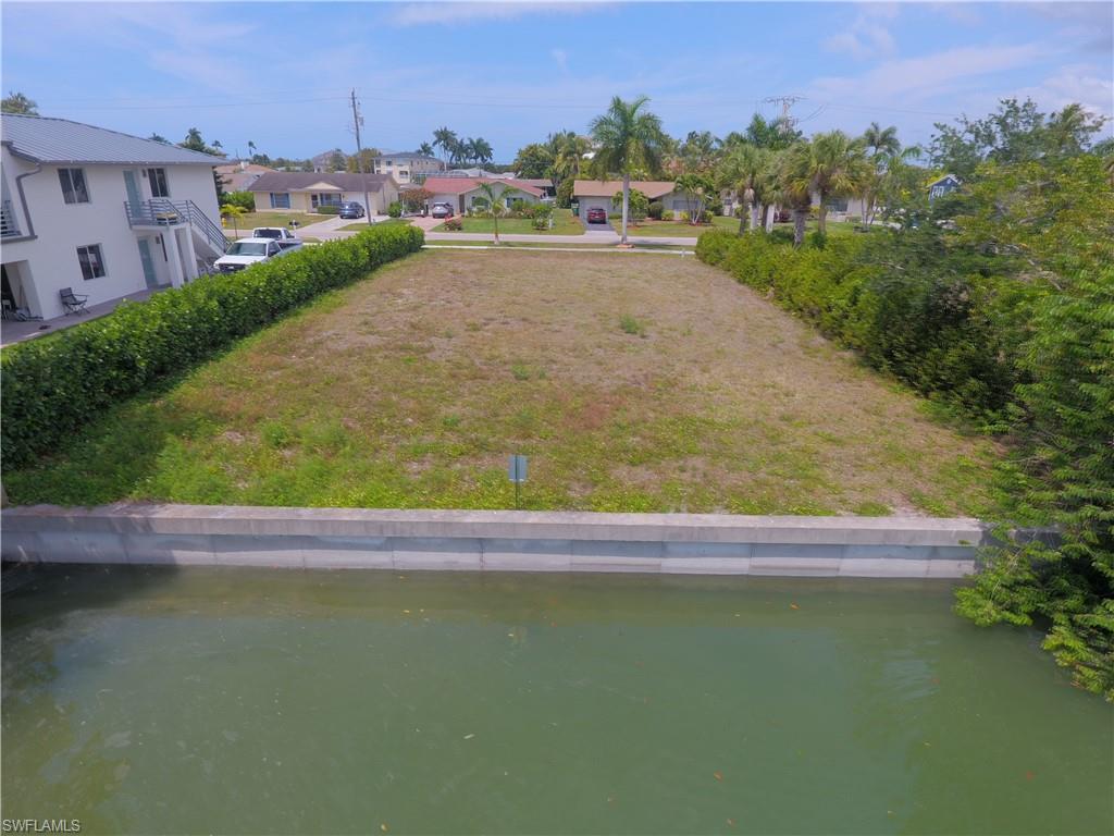 ISLES OF CAPRI - Land