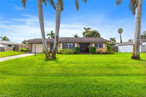 2424 Kent AVE FORT MYERS FL 33907