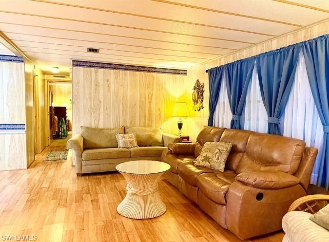 ENCHANTING SHORES - Residential