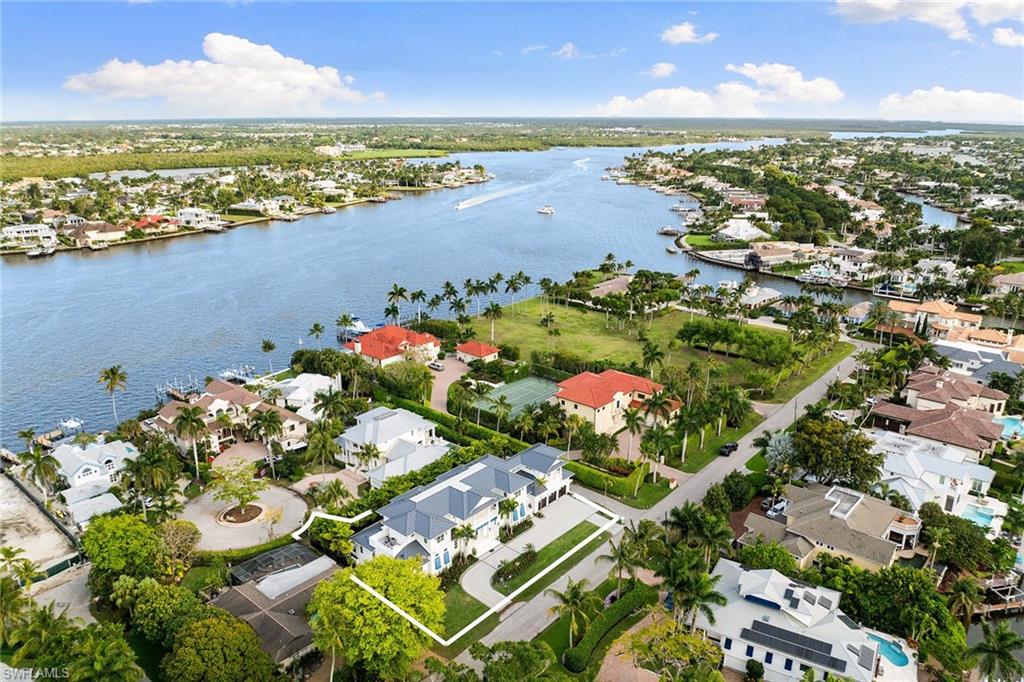 AQUALANE SHORES - Residential