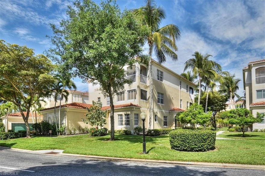 Stunning UPDATED Move in ready 1st Floor Harbour Links 3/2,2 Car Attached Garage, White Soft Close Kitchen, Granite counters with Glass Tile Back Splash, Porcelian Tile Floors throughout, WInecooler,  6.5" Baseboards, Crown Molding, Under Cabinet Lighting, Newer SS Appliances, AC and Water Heater, custom Walk in Closet, Dual Sinks, Separate tub and Shower. Both bathrooms remodeled. many other upgrades and improvements. Bluestone dining table and chairs included.  Other furniture negotiatable. Walking Distance to Club and Marina.