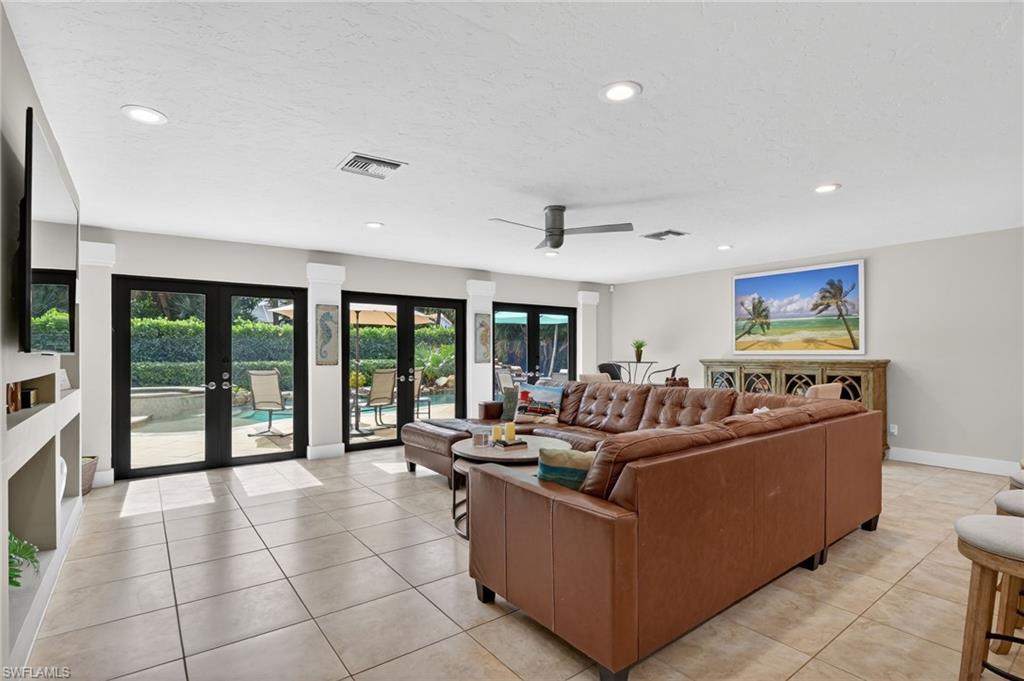 NAPLES PARK - Residential