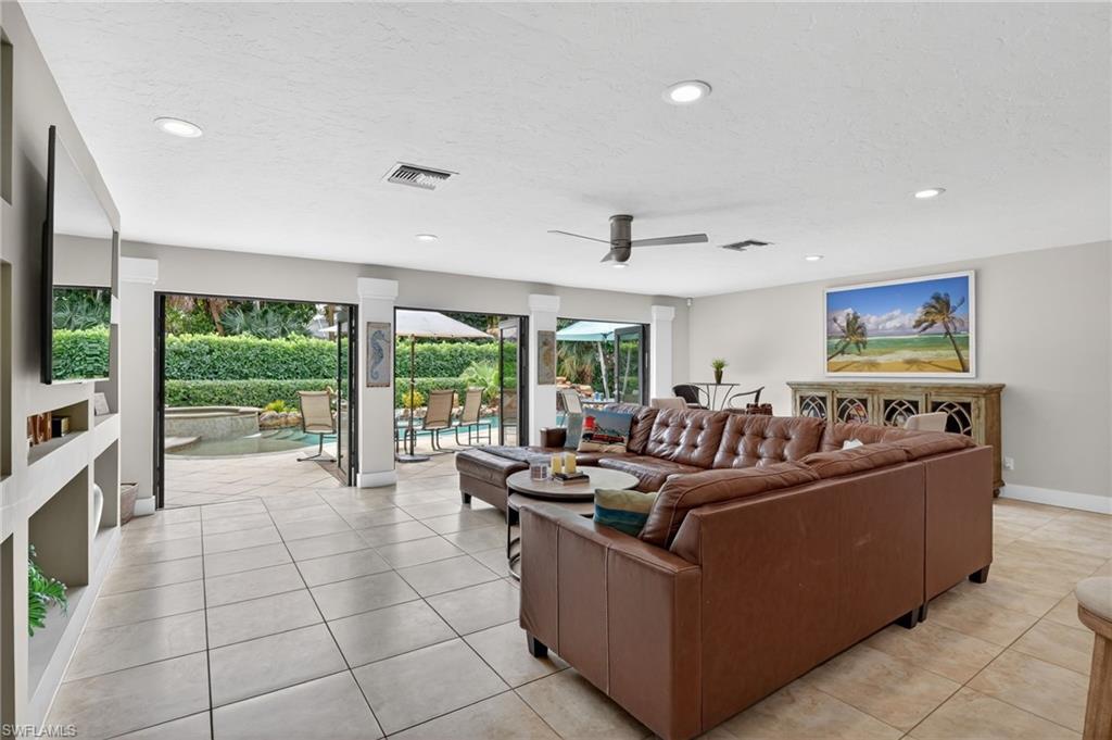 NAPLES PARK - Residential