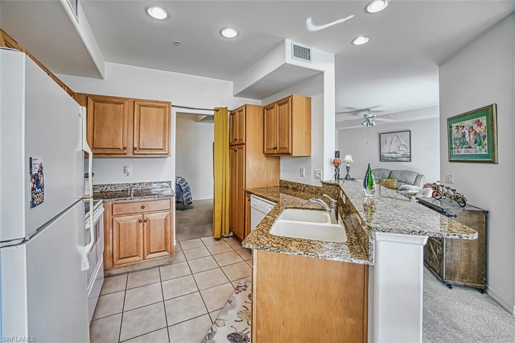 FAIRWAY VILLAS - Residential