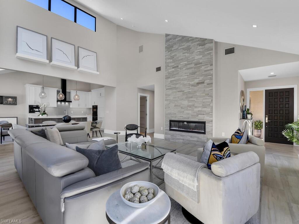 LAS BRISAS AT PELICAN BAY - Residential