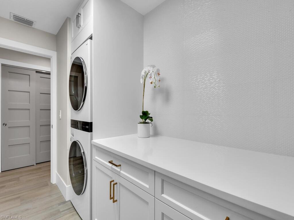 LAS BRISAS AT PELICAN BAY - Residential