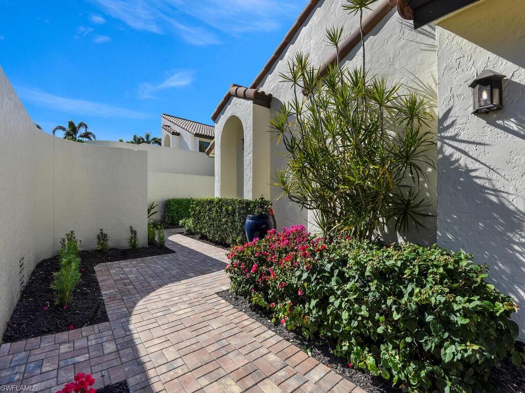 LAS BRISAS AT PELICAN BAY - Residential