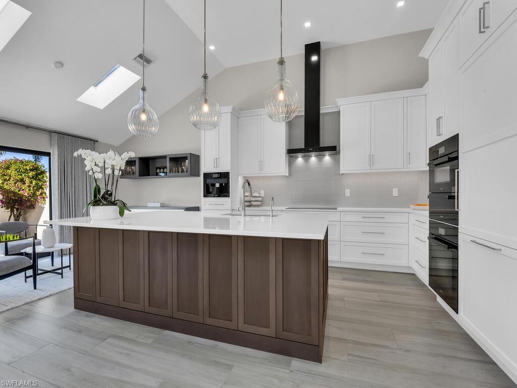 LAS BRISAS AT PELICAN BAY - Residential