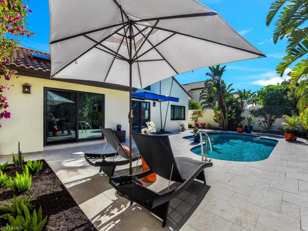 LAS BRISAS AT PELICAN BAY - Residential