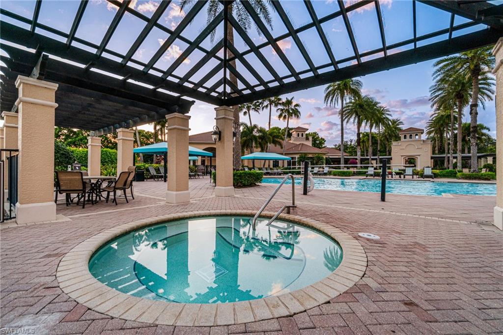 SATURNIA LAKES - Residential