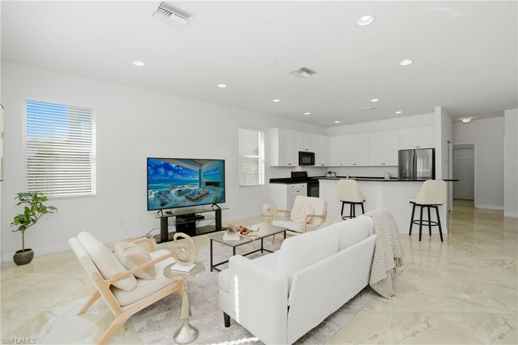 SATURNIA LAKES - Residential