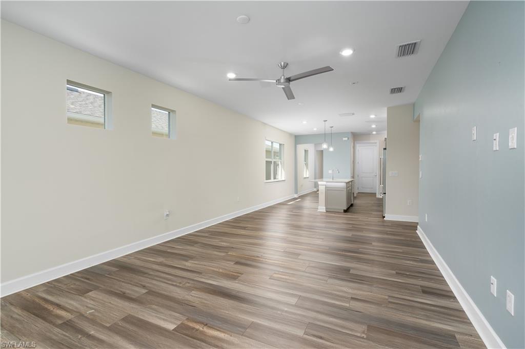 EDGEWATER - Residential Lease