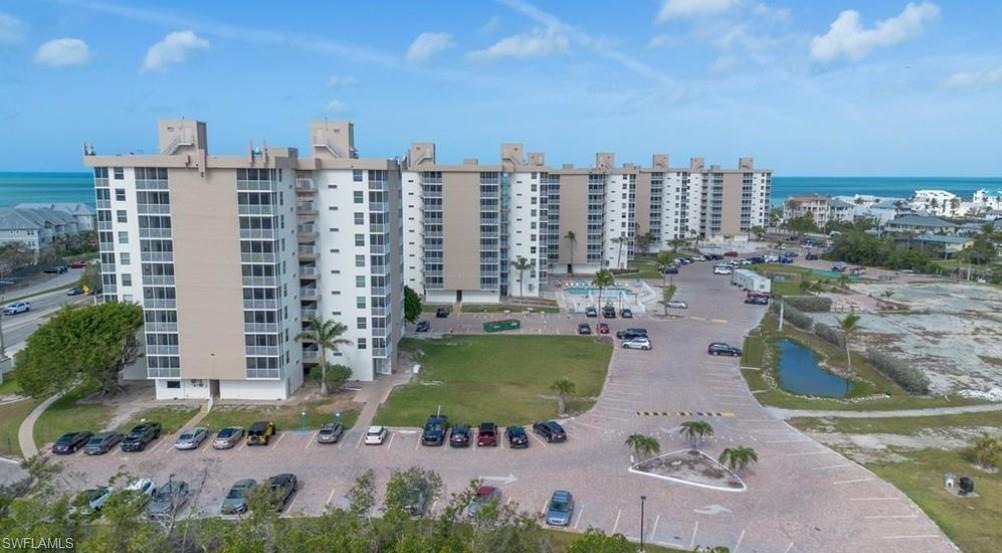 BEACH AND TENNIS CLUB - Residential