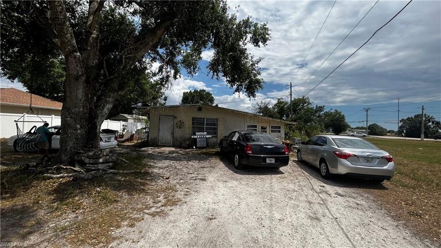 Investor special!  5 bedroom 3 bath home located off Ortiz Ave., in Fort Myers with easy access to State Road 82 and I 75.  There is an efficiency with a separate entrance.