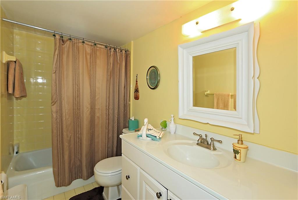 GLADES COUNTRY CLUB - Residential