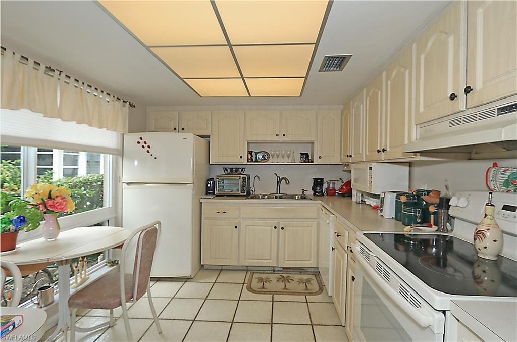 GLADES COUNTRY CLUB - Residential