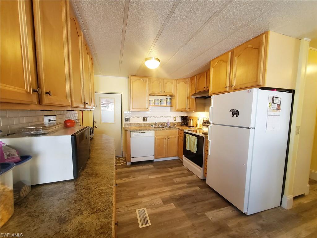 ENCHANTING ACRES MOBILE HOME - Residential