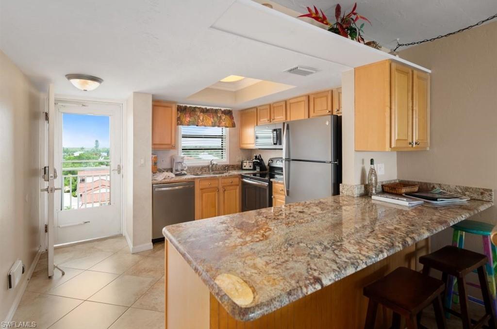 SMUGGLERS COVE CONDO - Residential