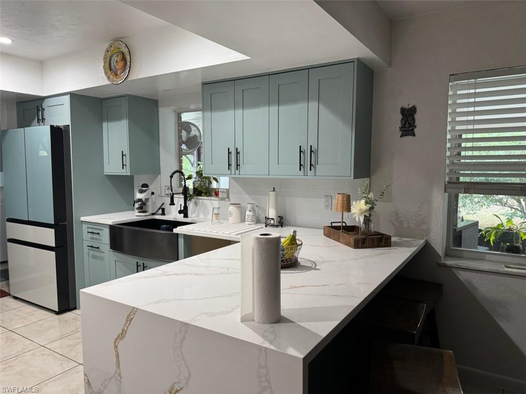 LAKE SUZY - Residential