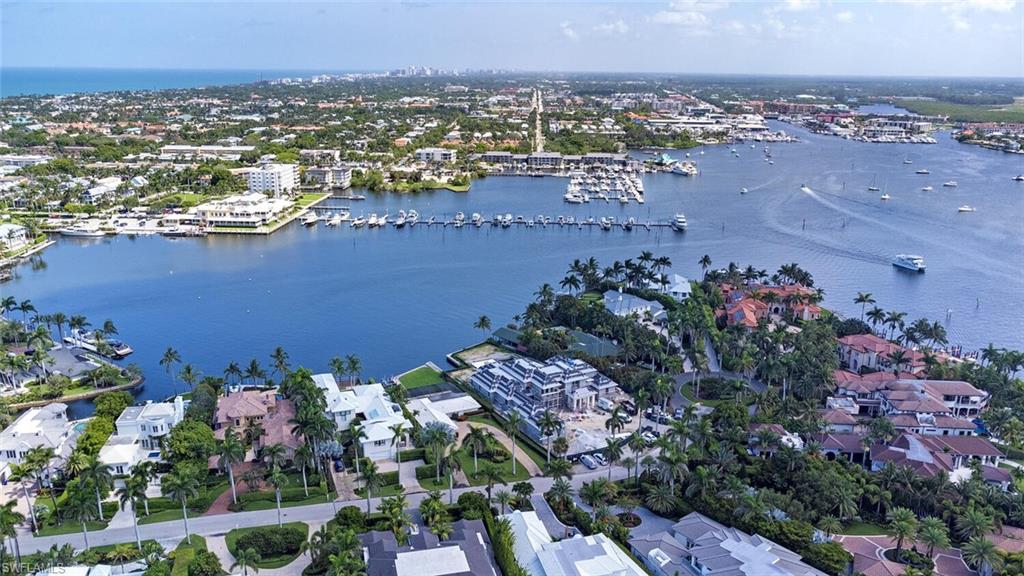 AQUALANE SHORES - Residential