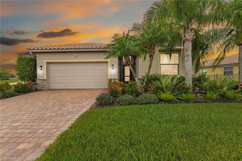 2727 Via Piazza LOOP FORT MYERS FL 33905