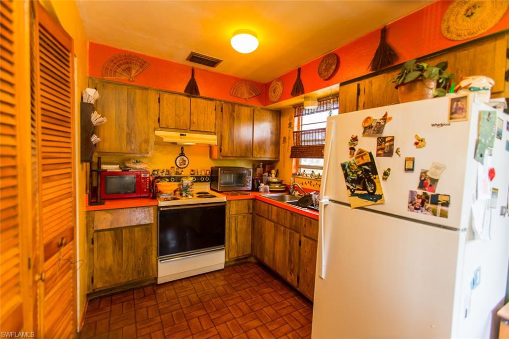 SAN CARLOS PARK - Residential