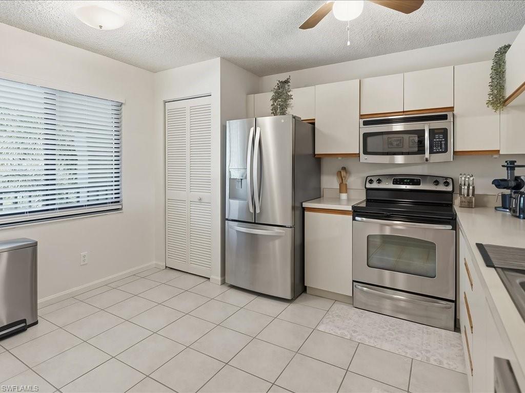 DEAUVILLE LAKE CLUB - Residential