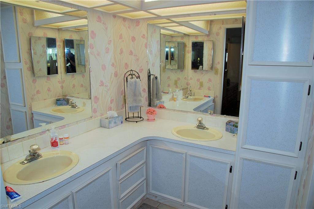 SIX LAKES COUNTRY CLUB - Residential