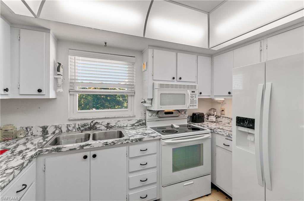 HIGH POINT COUNTRY CLUB - Residential Lease