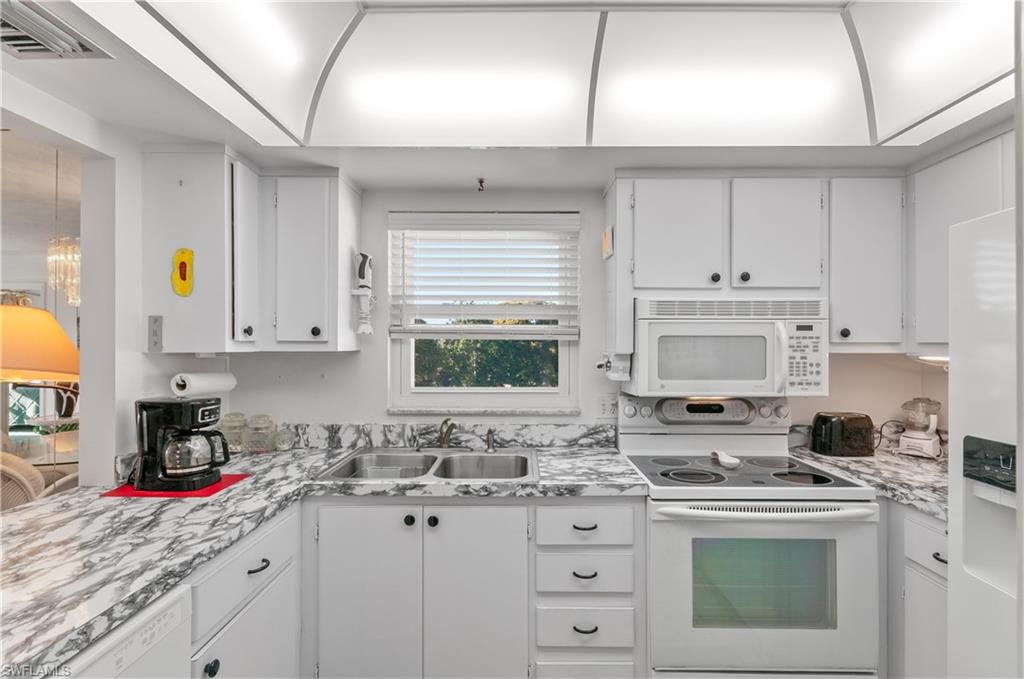 HIGH POINT COUNTRY CLUB - Residential Lease