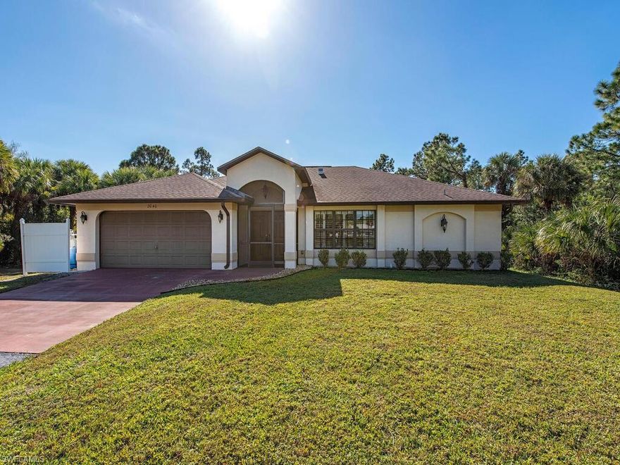 Picture yourself Happy in this 4/2 "Hacienda III - Marvin Home" with over 2100 sf of Living area + Updates Galore!!!  Wow!!! Formal Foyer w/ Tiled Medallions,  Lg separate Living + Family Rooms with Vaulted Ceilings and Lighted Plant  Ledges. Impressive  Light & Sunny Bright White Kitchen  with New Tiled back splash, a Breakfast Bar + Nook area. Family Styled Split Bedroom Plan with Walk -in Closets in all bedrooms (except 1) Huge Master Suite  w/Walk-In Shower