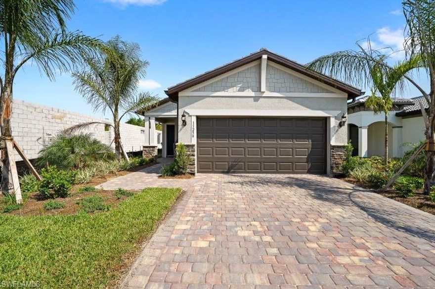 New construction by Pulte Homes in Bridgetown at The Plantation. This 1,433 square foot Taft Street home
is ready now. Features include stainless steel appliances, 42" white cabinets in the kitchen, quartz counters
throughout, den, and 21x21 porcelain tile on the diagonal throughout the entire home. Pictures are for illustration purposes only, options may vary.