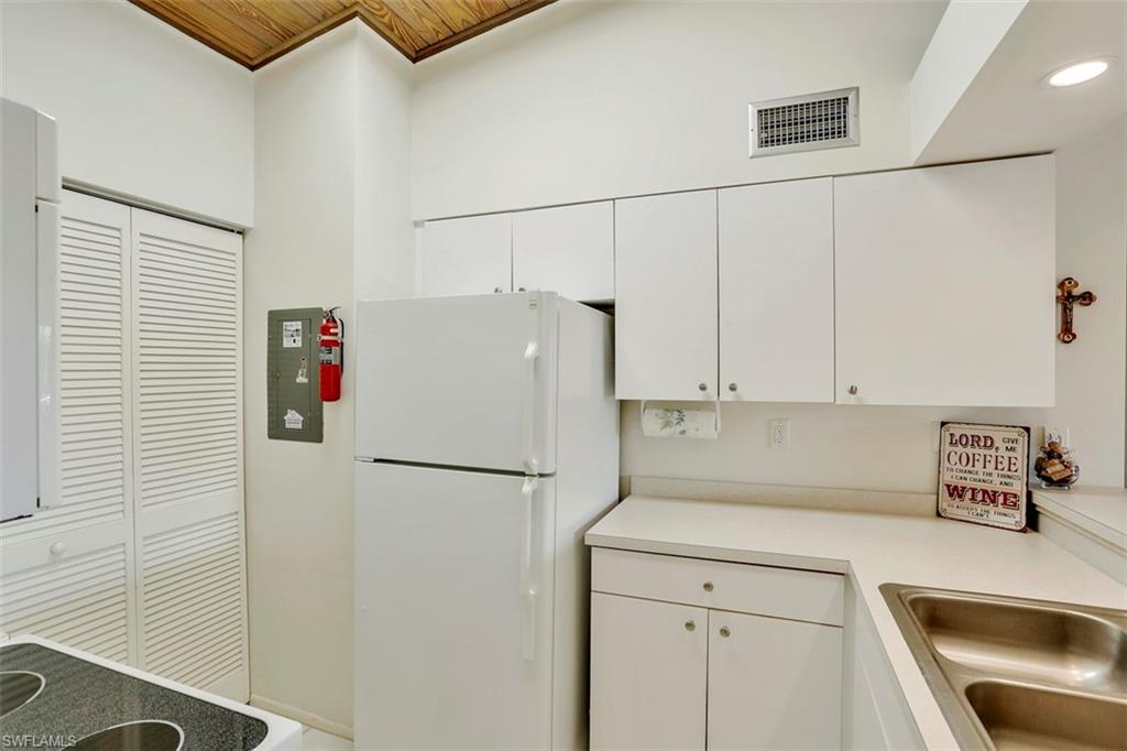 MARINER APTS MARCO ISLAND - Residential