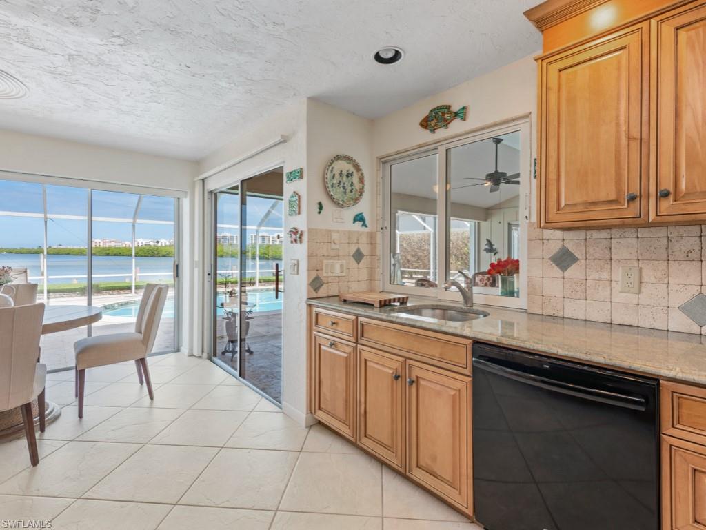 MARCO BEACH - Residential