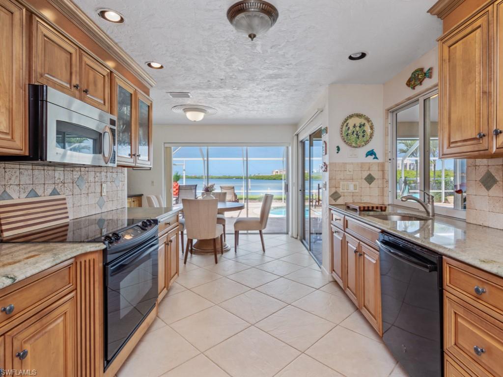 MARCO BEACH - Residential