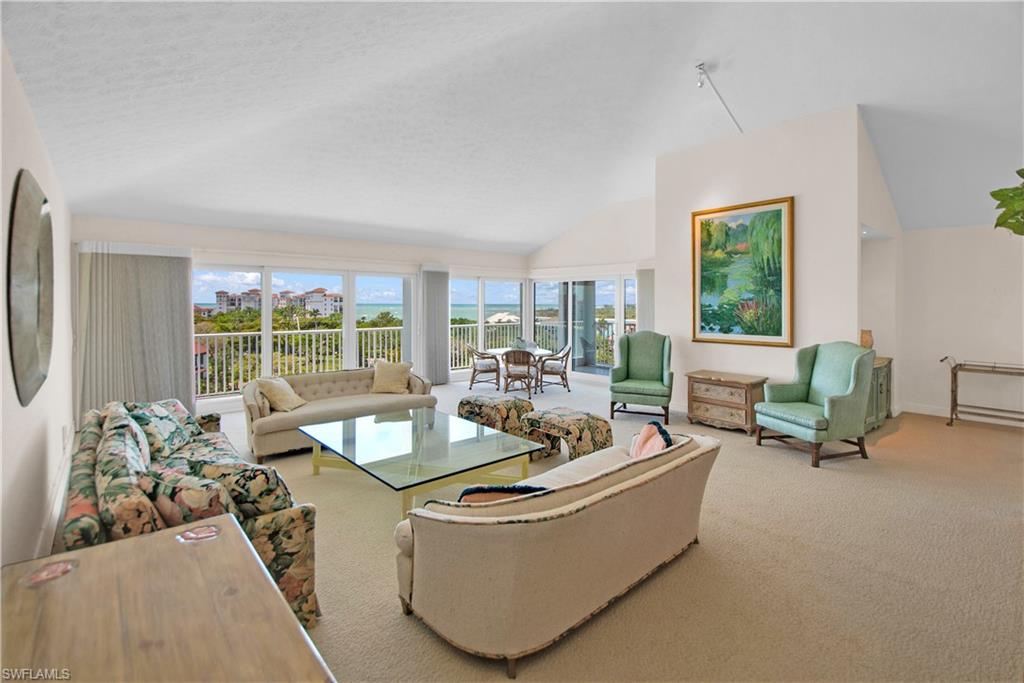 60 Pelican ST W 804